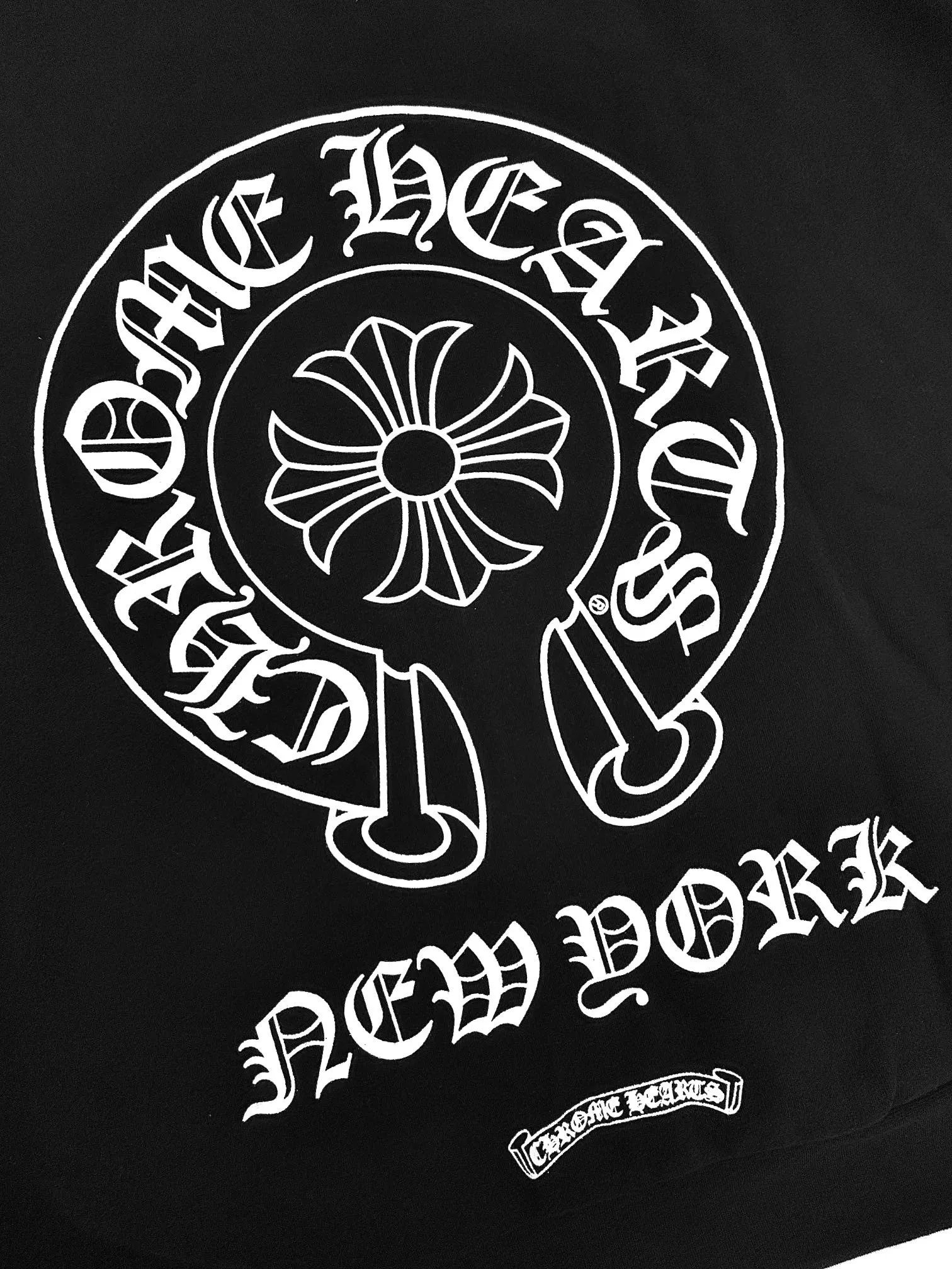 P450 Chrome Hearts letter-printed zipper jacket, custom-made plain suede cotton, delicate and smooth, comfortable and close to the skin, with deep black as the base, plain white lines with neat cracks, the front cross flower totem is precisely embellished on the chest, and the gray CH pattern is looming at the hem to control the visual focus. The scroll mantra is outlined on the back like an ancient seal. Ruggedness and refinement coexist. The zippered hooded silhouette deconstructs the lazy drape carrying suede. A rock oracle that whispers that I am the rule. A rebellious ceremony about wearing and performing. Process 1: Use glue printing. The printing is modified three times by the film screen. Use glue liquid paint to print the pattern on the fabric. Bake the fabric to fix the printing pattern. Process 2: The fabrics are washed and have a better hand feel. Not easy to deform. Not easy to shrink. Not easy to fade. Maintain long-term beauty. Accessories: Customized 1:1 CH zipper. Customized 1:1 CH trademark. Pattern: Loose fit Size: S M L XL